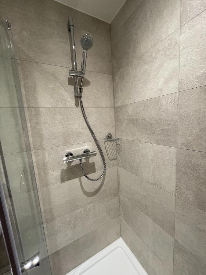 אקסמות' Number 10 Stunning Apartment, Fantastic Location! מראה חיצוני תמונה