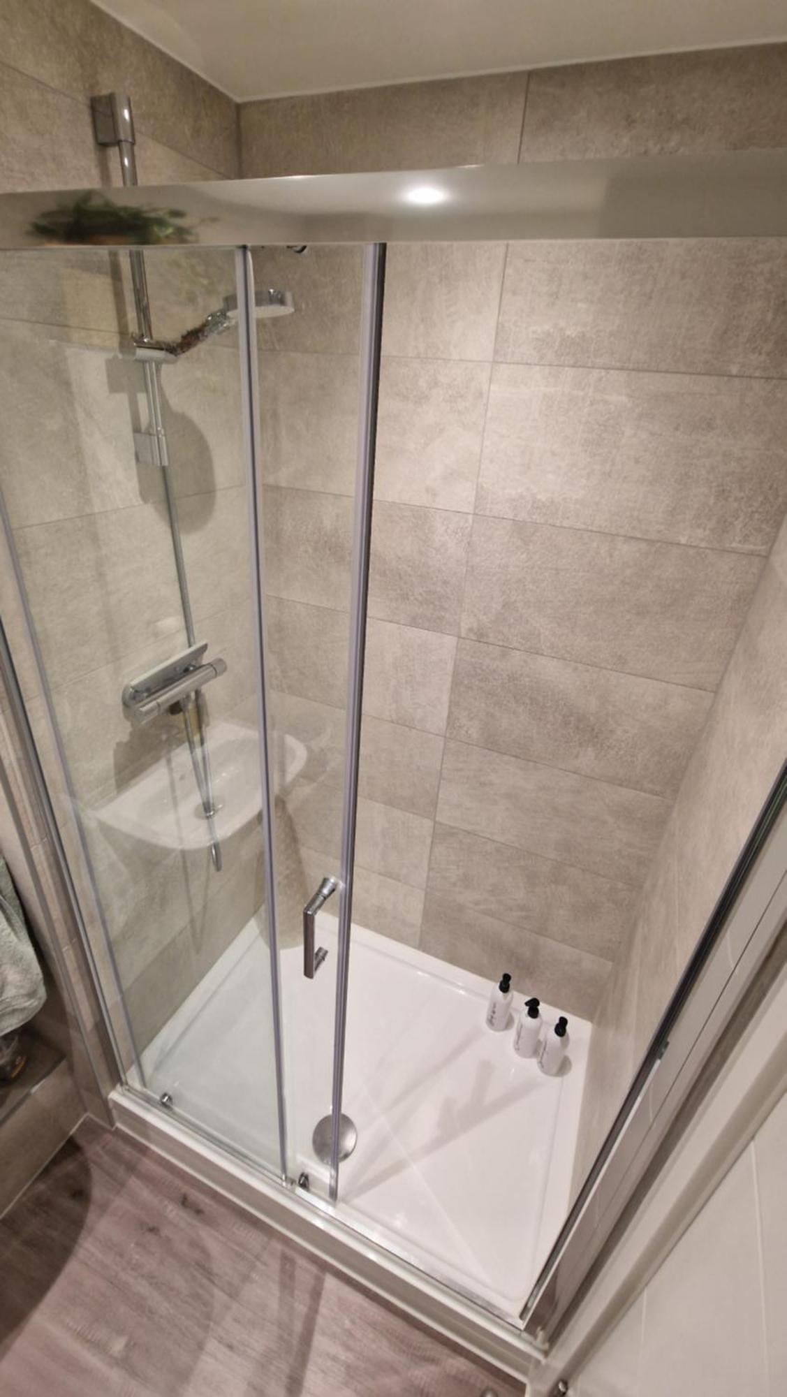 אקסמות' Number 10 Stunning Apartment, Fantastic Location! מראה חיצוני תמונה